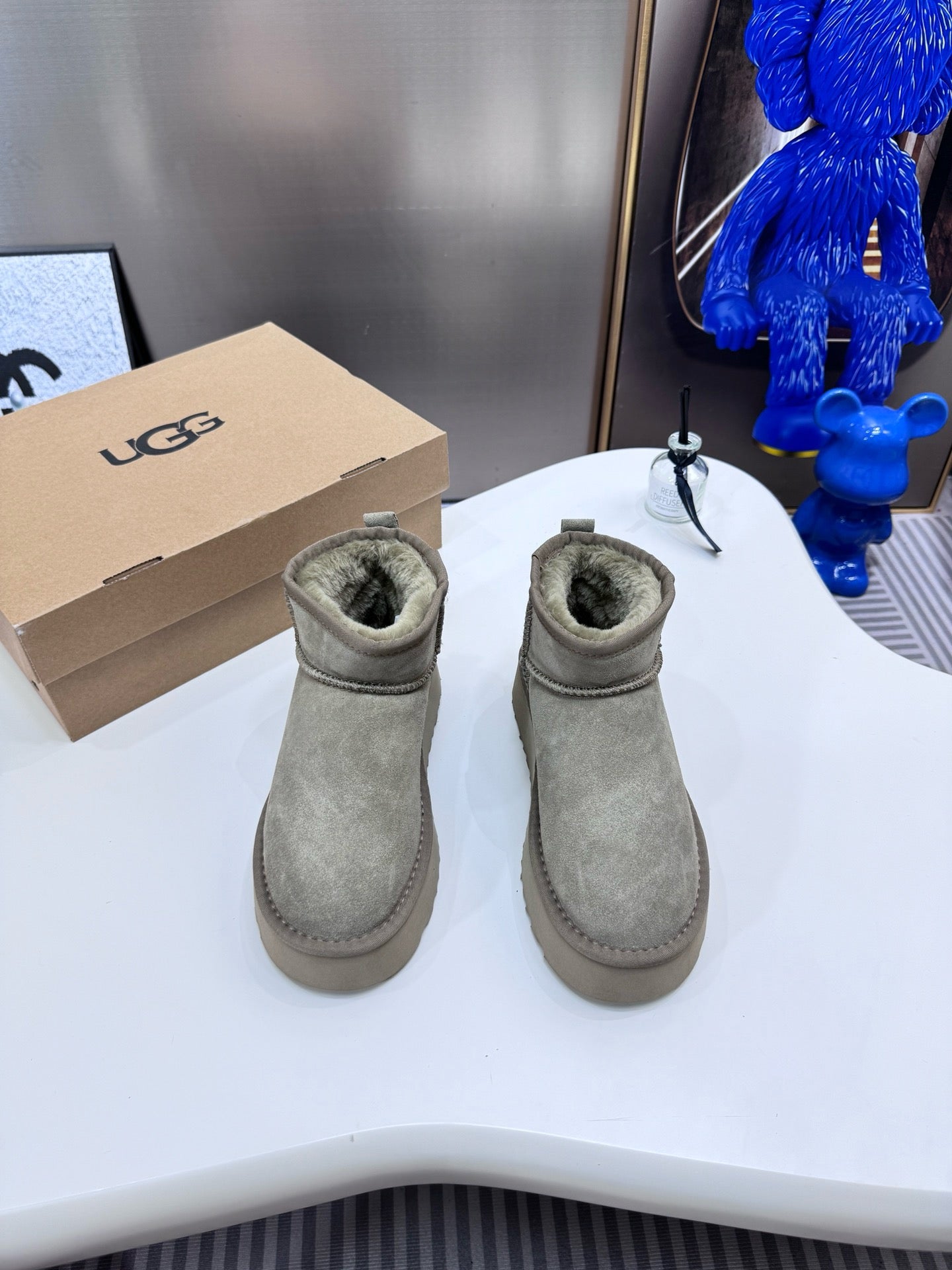 UGG