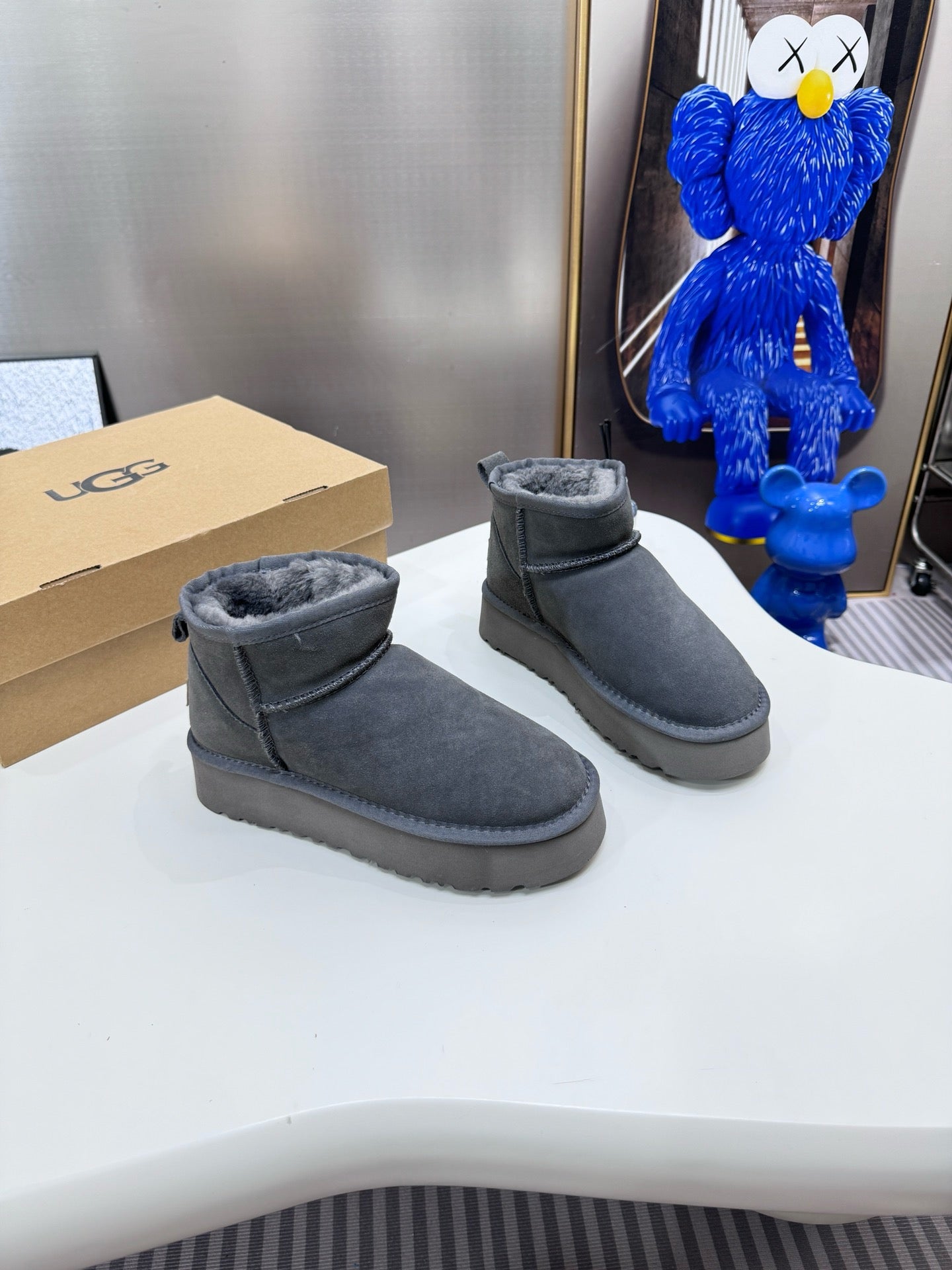 UGG