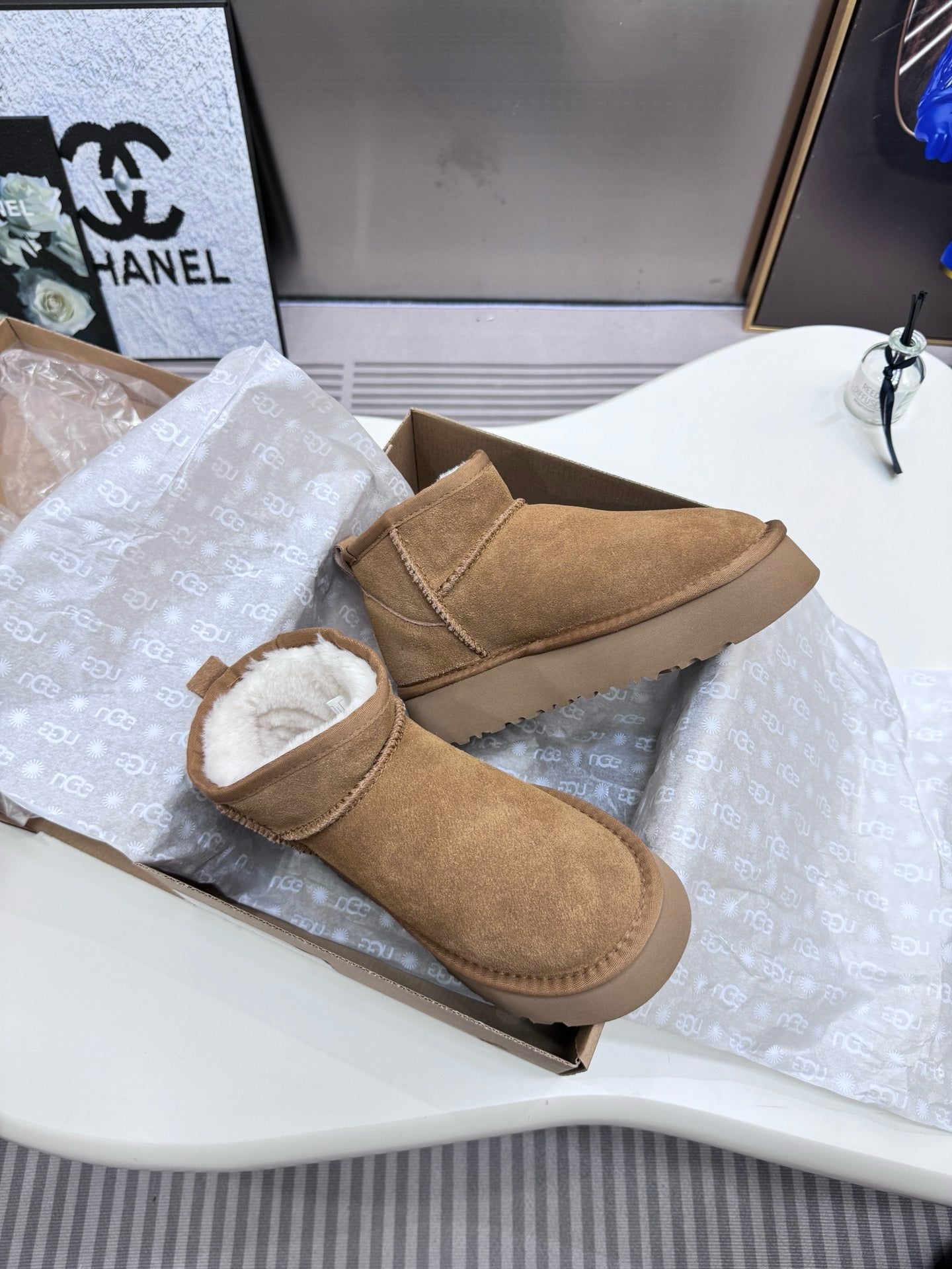 UGG