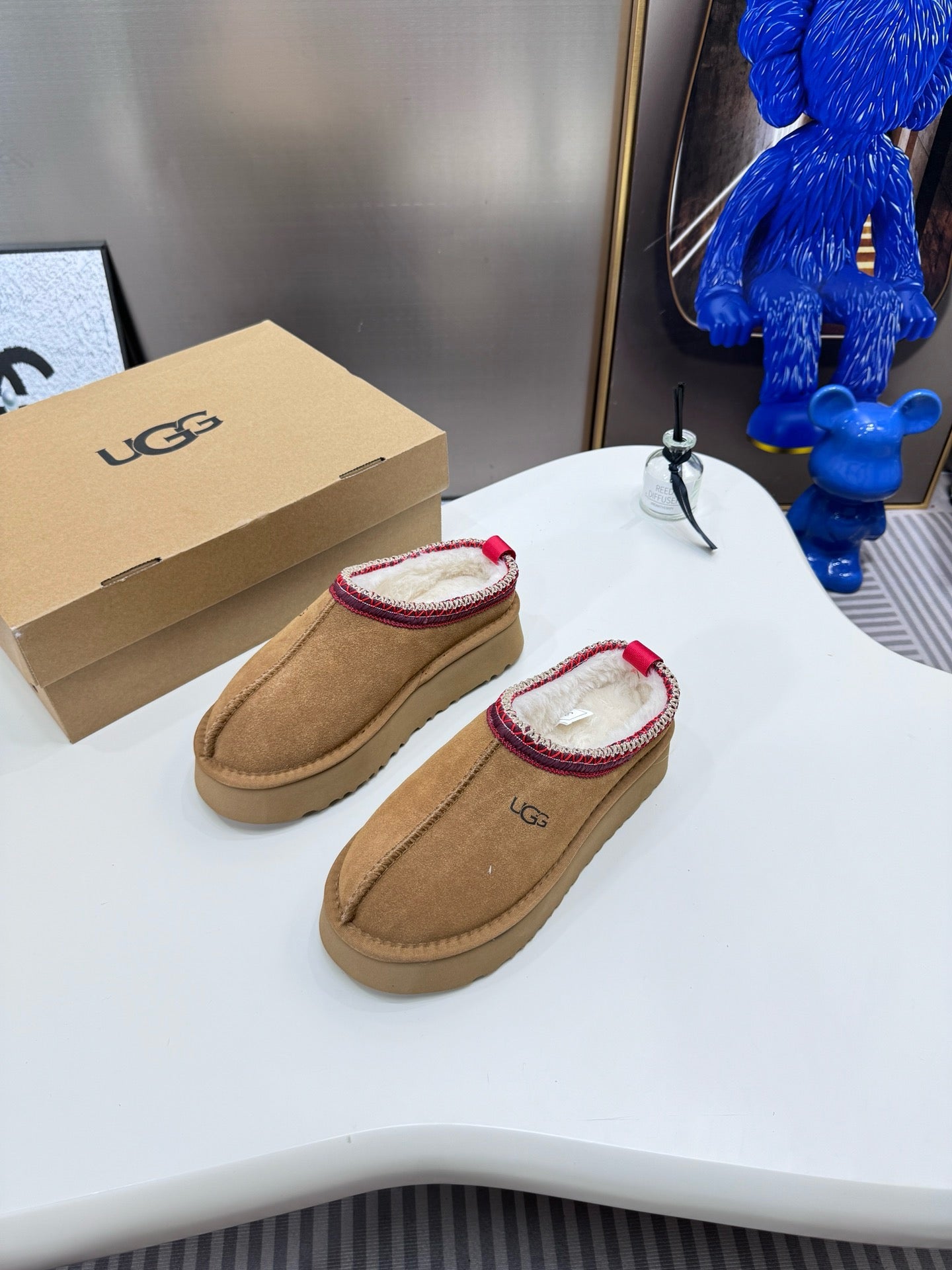 UGG