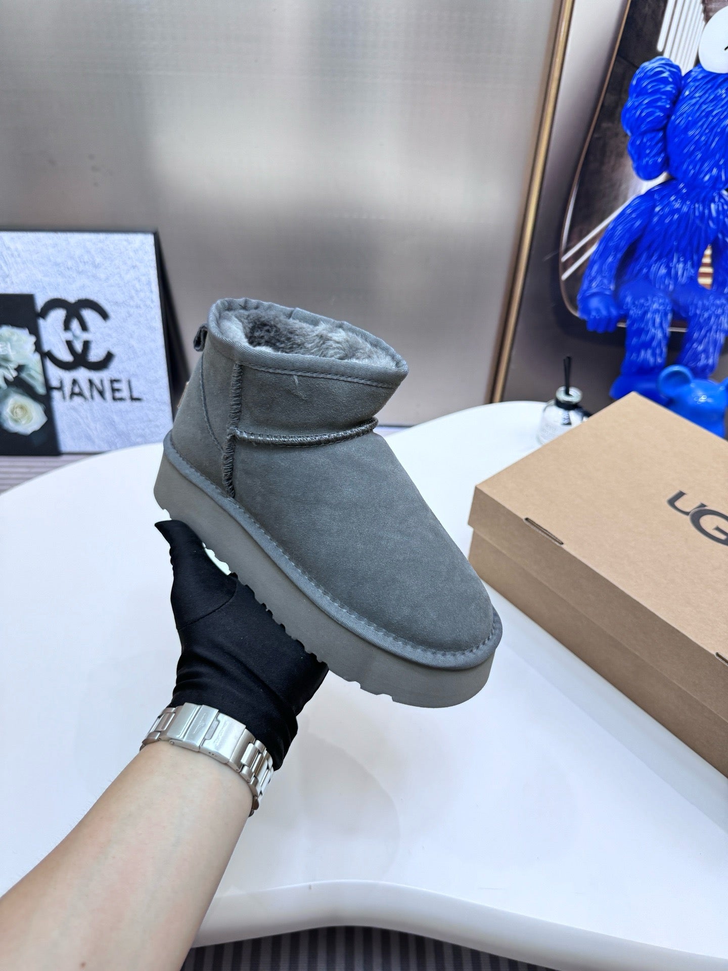 UGG