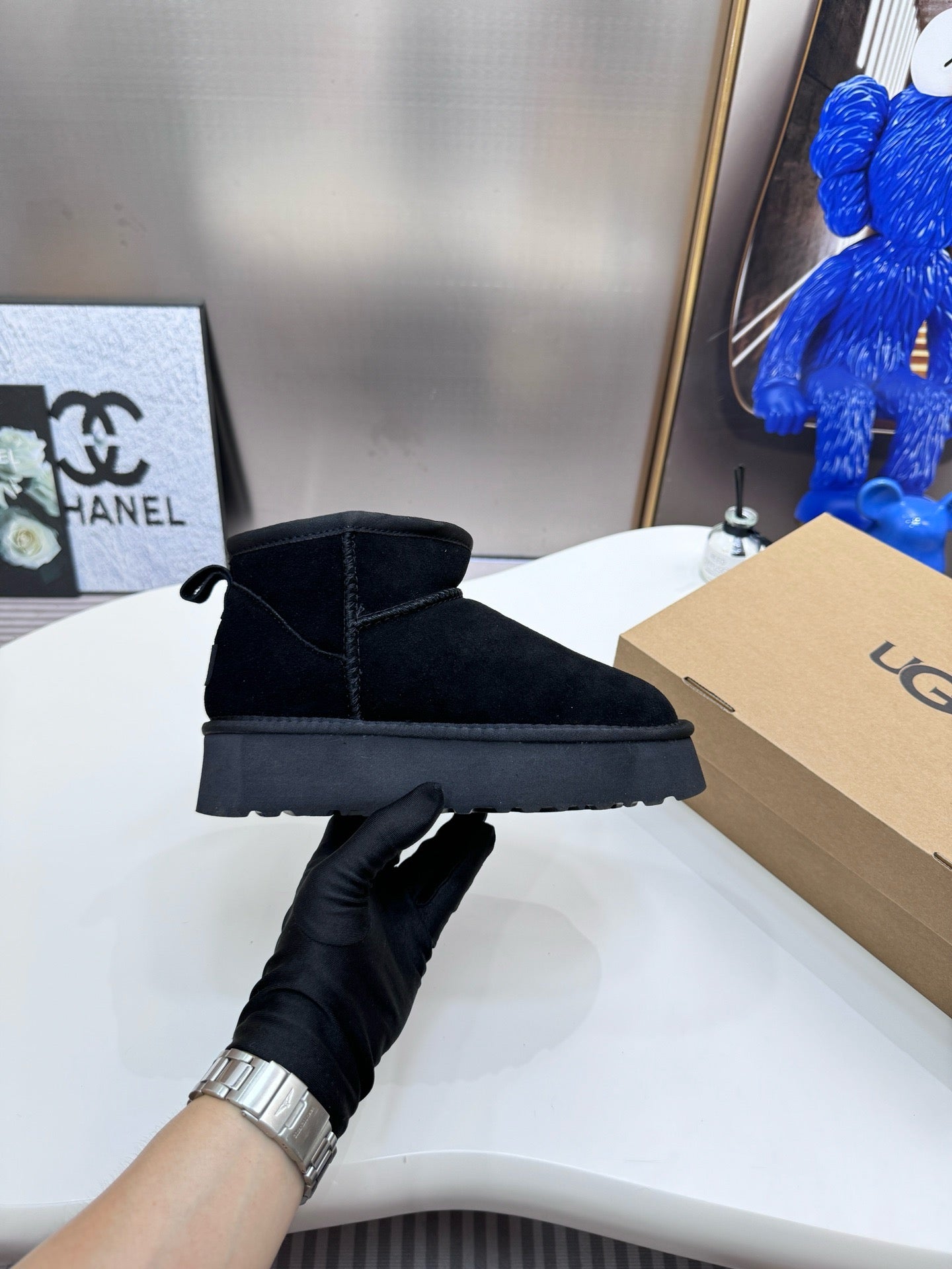 UGG