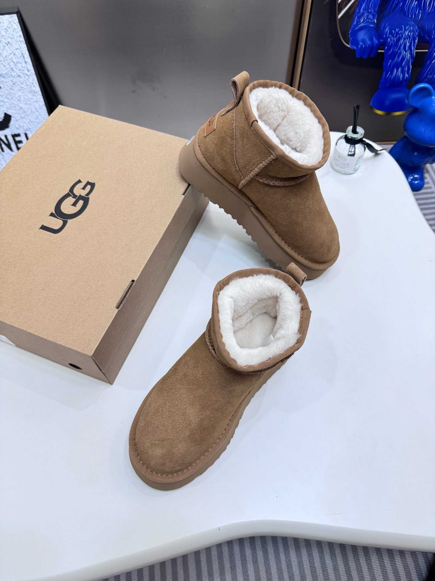 UGG
