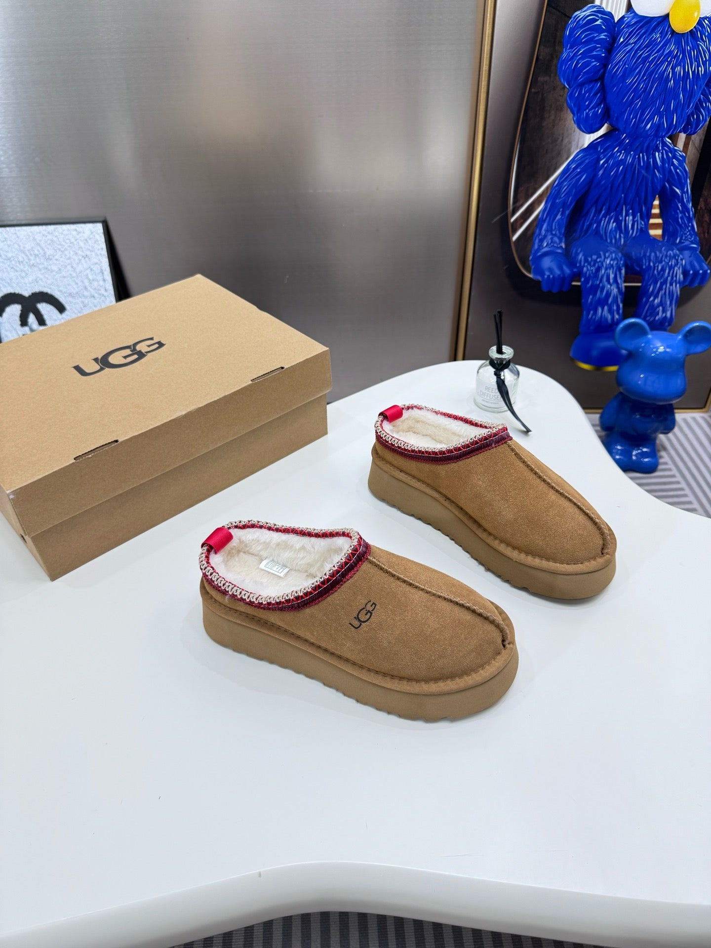 UGG