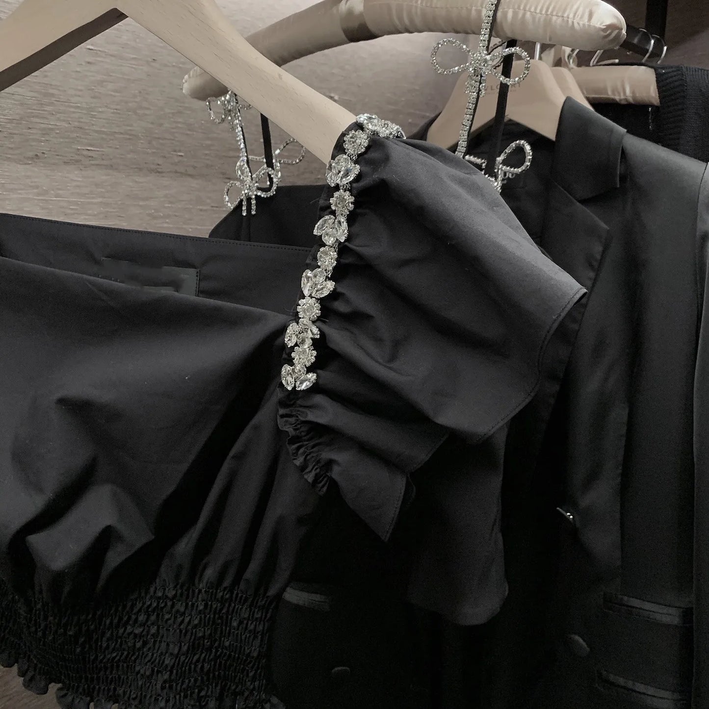 Heavy Industry Diamond Decorated Black Square Neck Cropped Shirt Women's Summer Elegant Temperament Waist Fold Bubble Sleeve Top