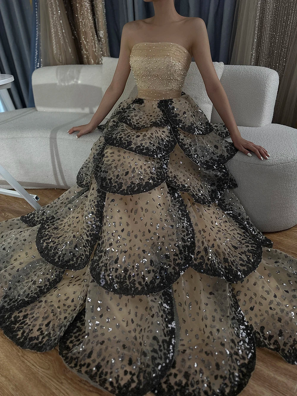 Serene Hill 2024 Black Nude Luxury Saudi Strapless Evening Dresses with Sparkly Sequin Tiered Ruffles for Formal Gowns LA72505A