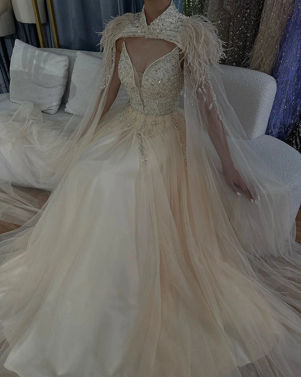 Serene Hill Arabic Beige A-Line Feathers Long Cape Luxury Beaded Saudi Evening Dresses Gowns for Formal Occasion 2024 LA72722