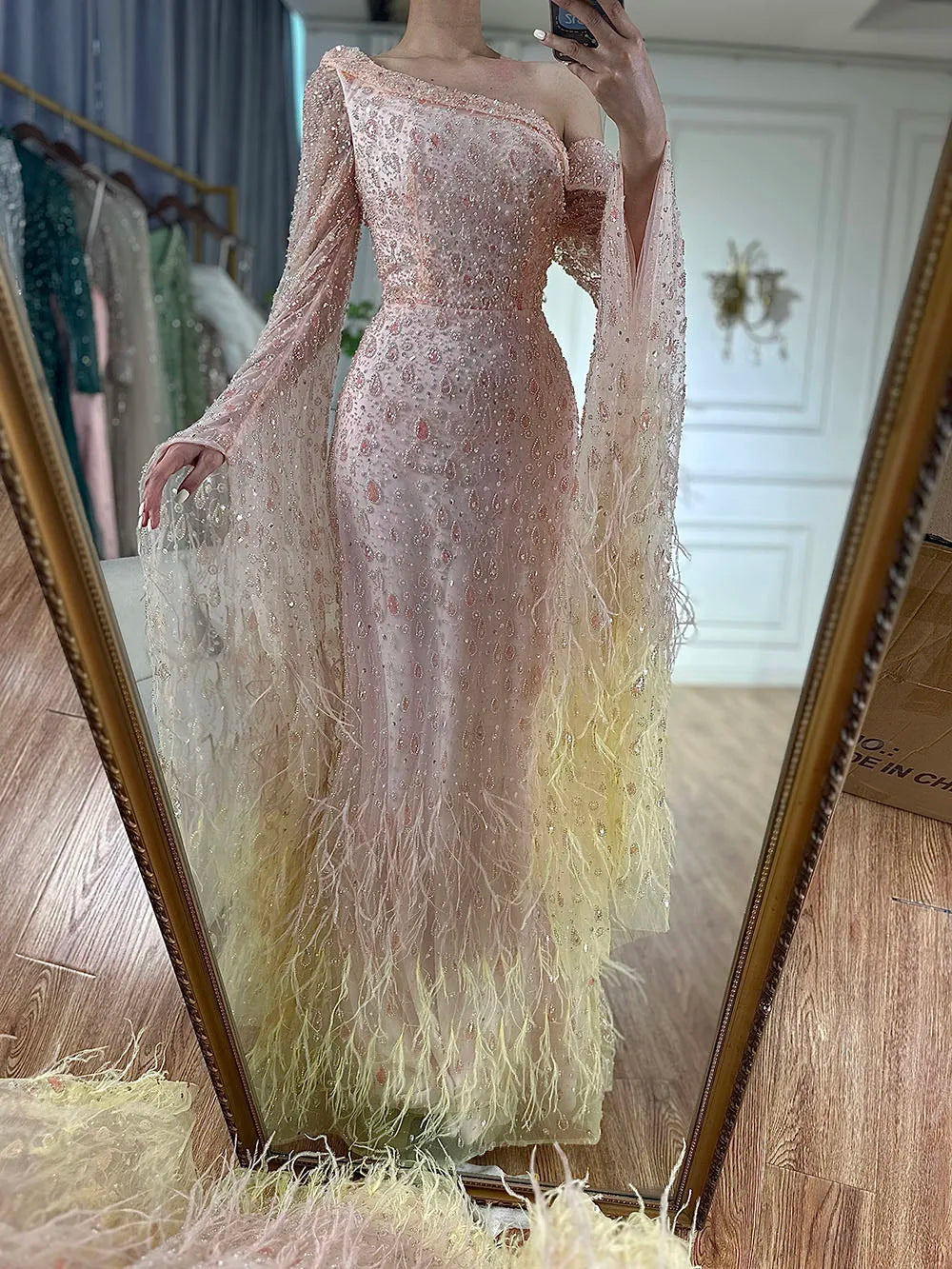 Serene Hill 2024 Arabic Rose Gold A-Line Cape Sleeve Feather Beaded Luxury Saudi Evening Gown for Formal Occasion LA72763