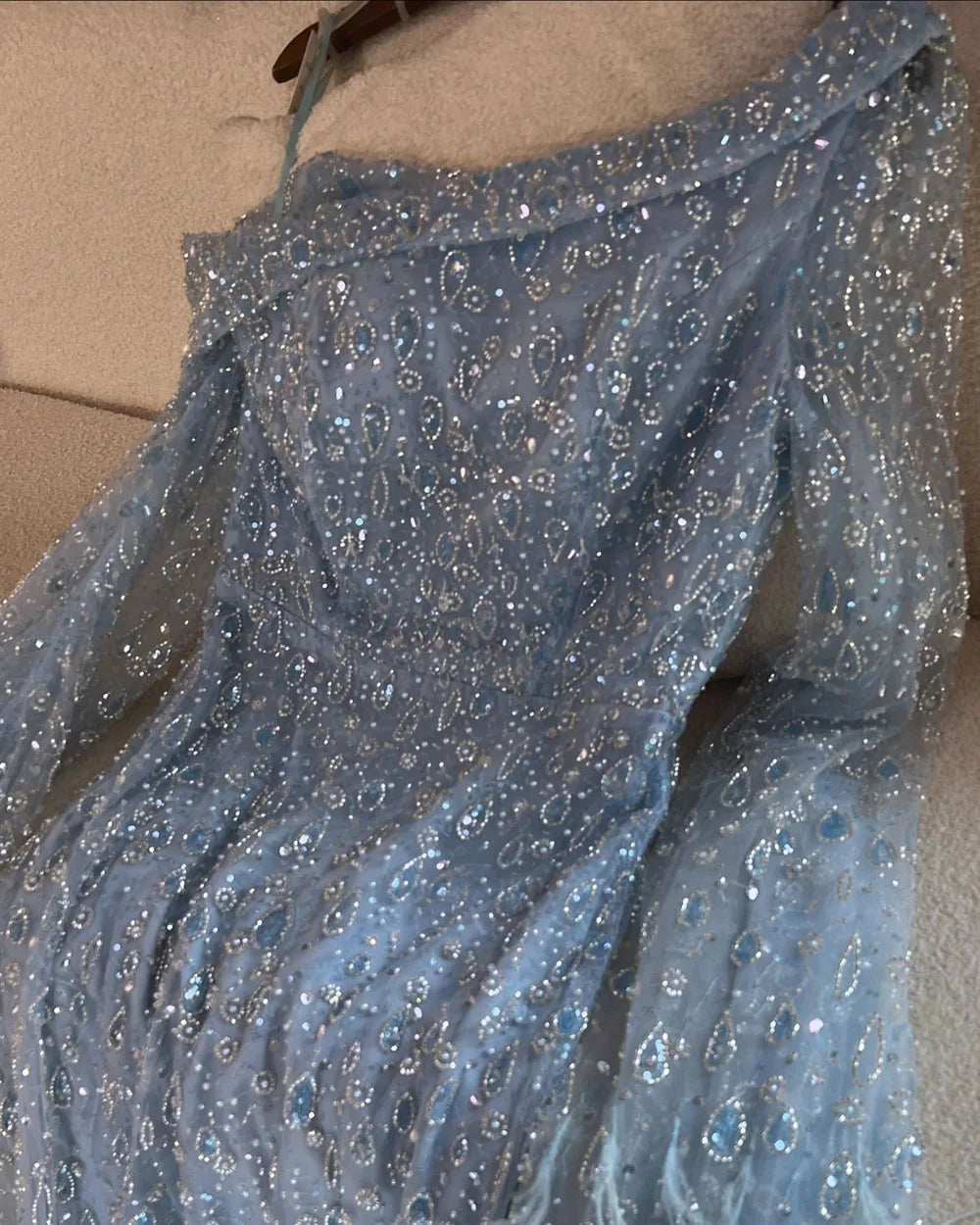 Serene Hill 2024 Arabic Rose Gold A-Line Cape Sleeve Feather Beaded Luxury Saudi Evening Gown for Formal Occasion LA72763