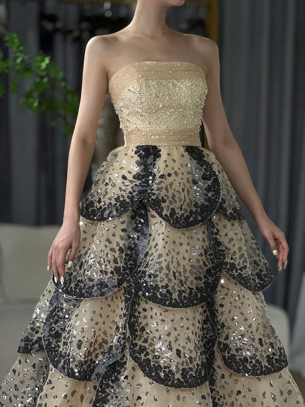 Serene Hill 2024 Black Nude Luxury Saudi Strapless Evening Dresses with Sparkly Sequin Tiered Ruffles for Formal Gowns LA72505A