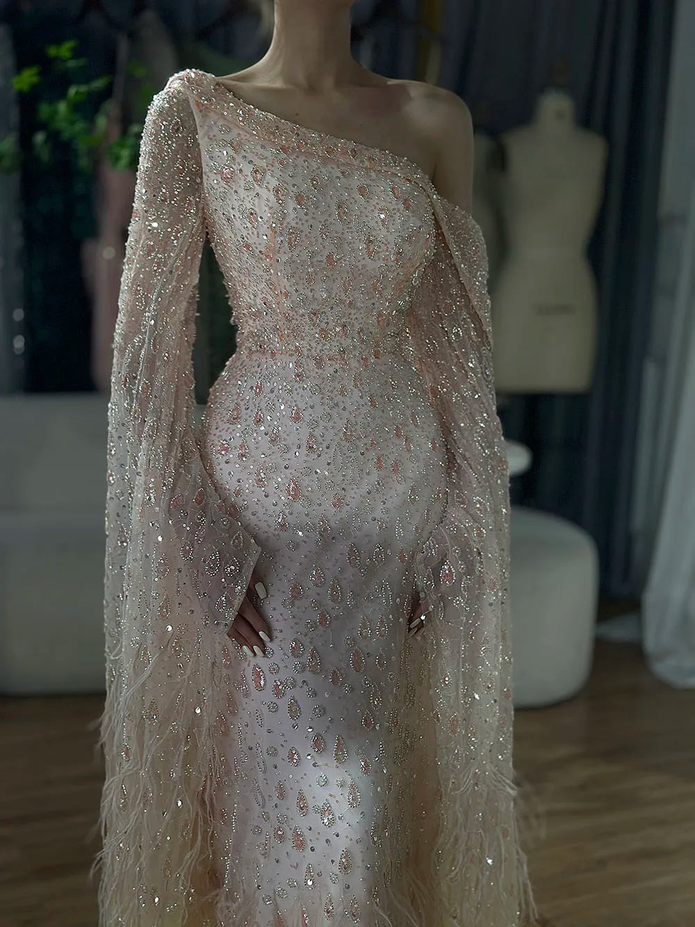 Serene Hill 2024 Arabic Rose Gold A-Line Cape Sleeve Feather Beaded Luxury Saudi Evening Gown for Formal Occasion LA72763