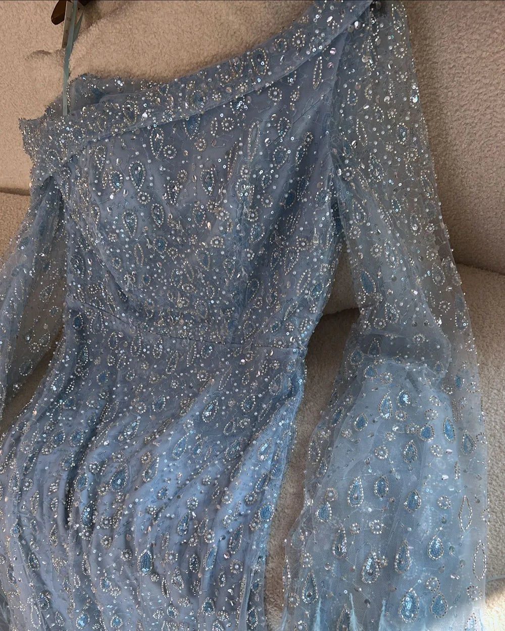 Serene Hill 2024 Arabic Rose Gold A-Line Cape Sleeve Feather Beaded Luxury Saudi Evening Gown for Formal Occasion LA72763