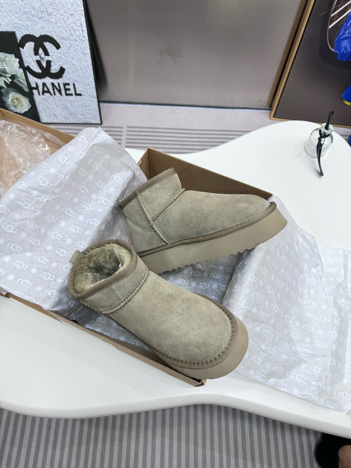 UGG
