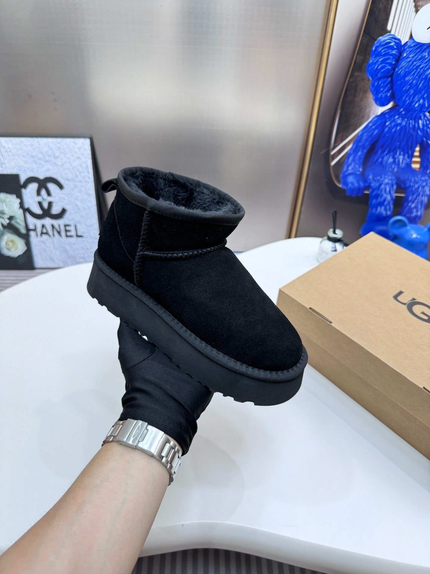 UGG