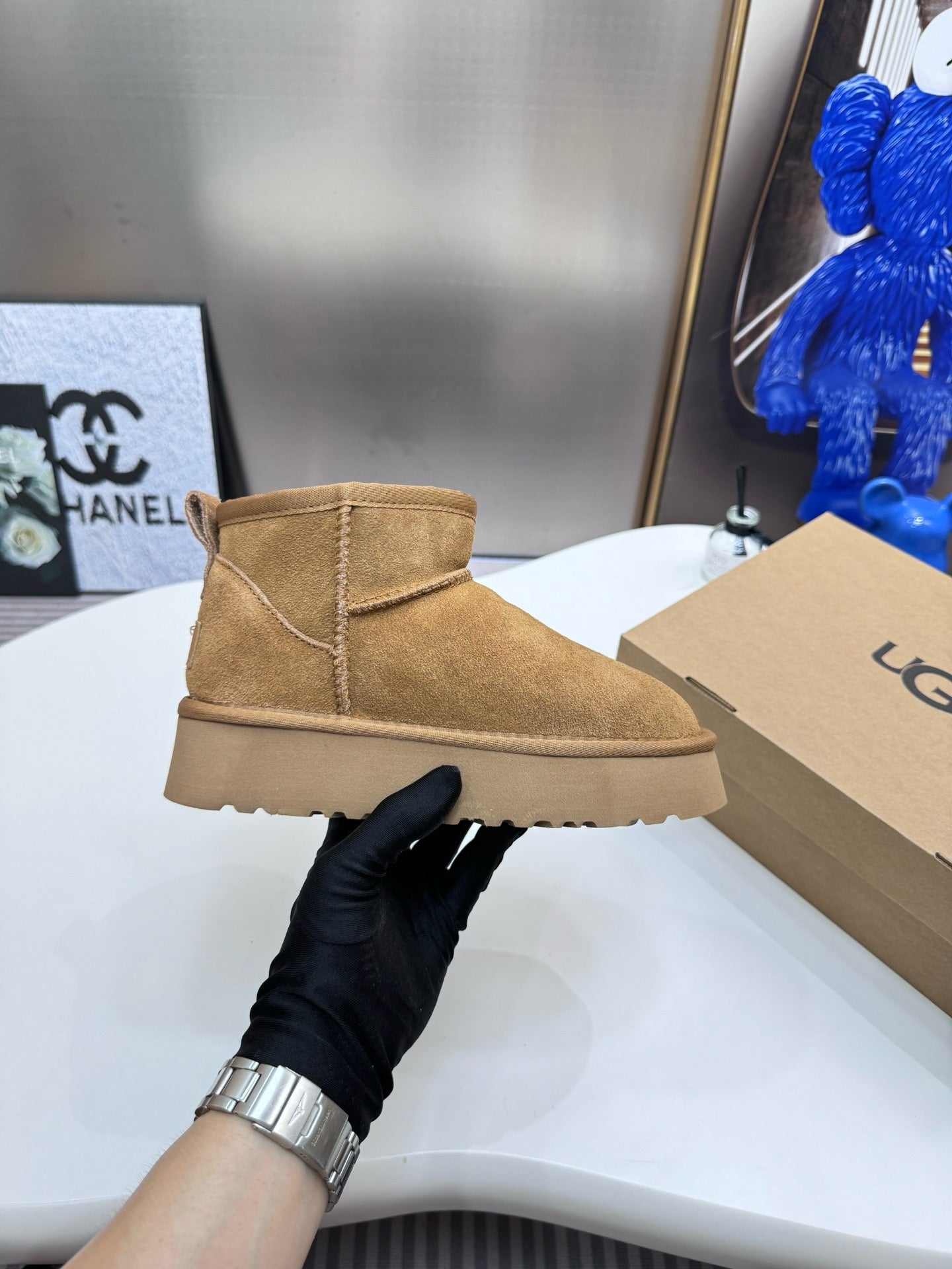 UGG