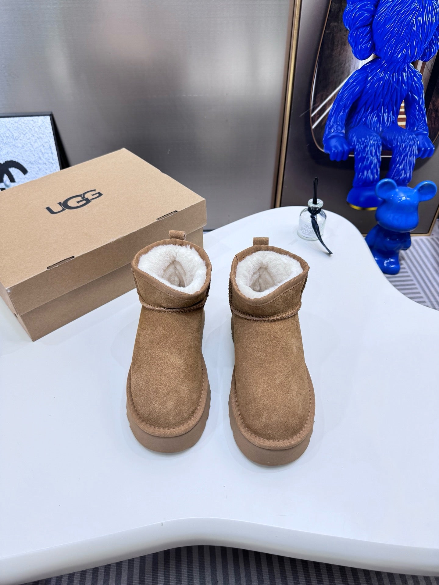 UGG