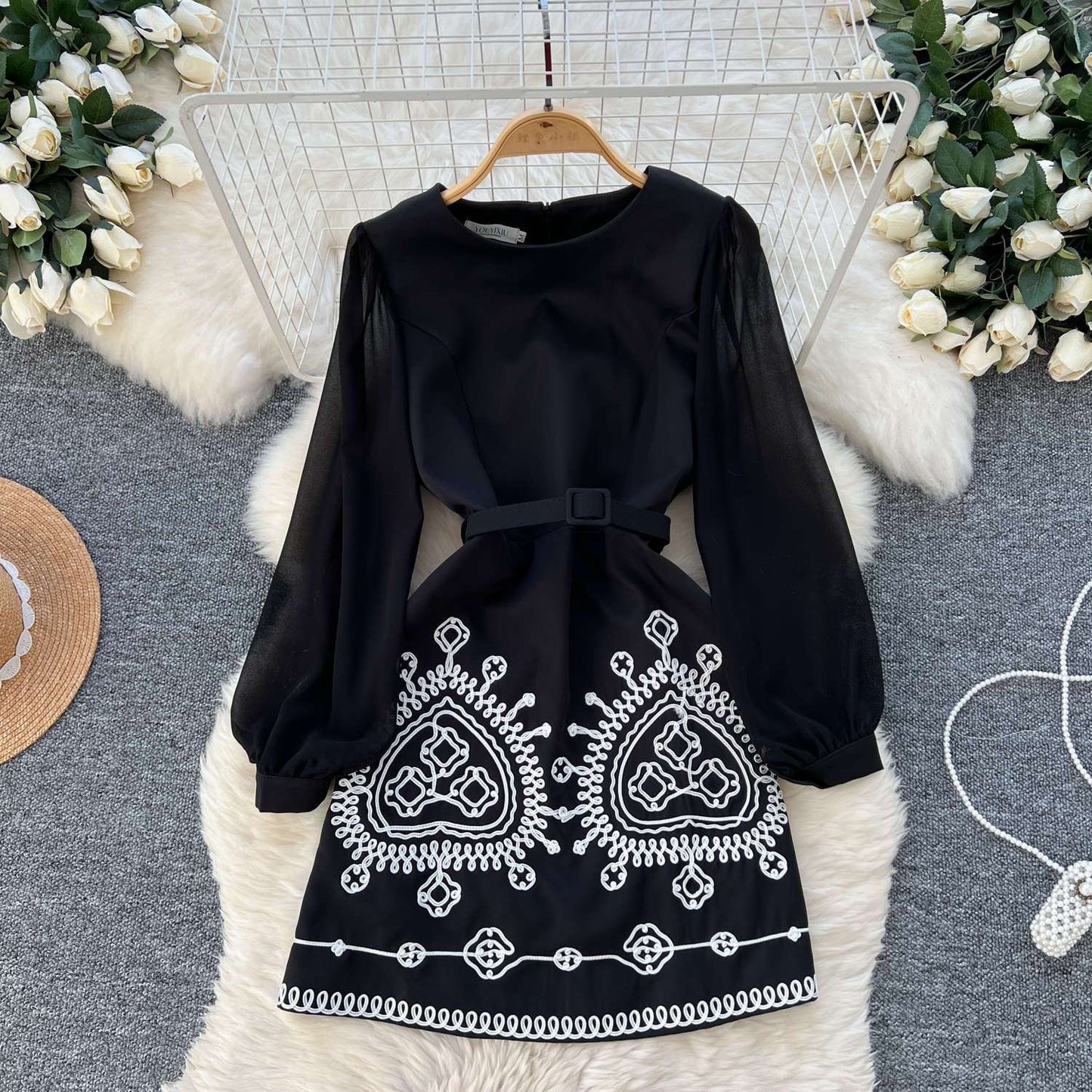 Small luxury long-sleeved chiffon-belt dress