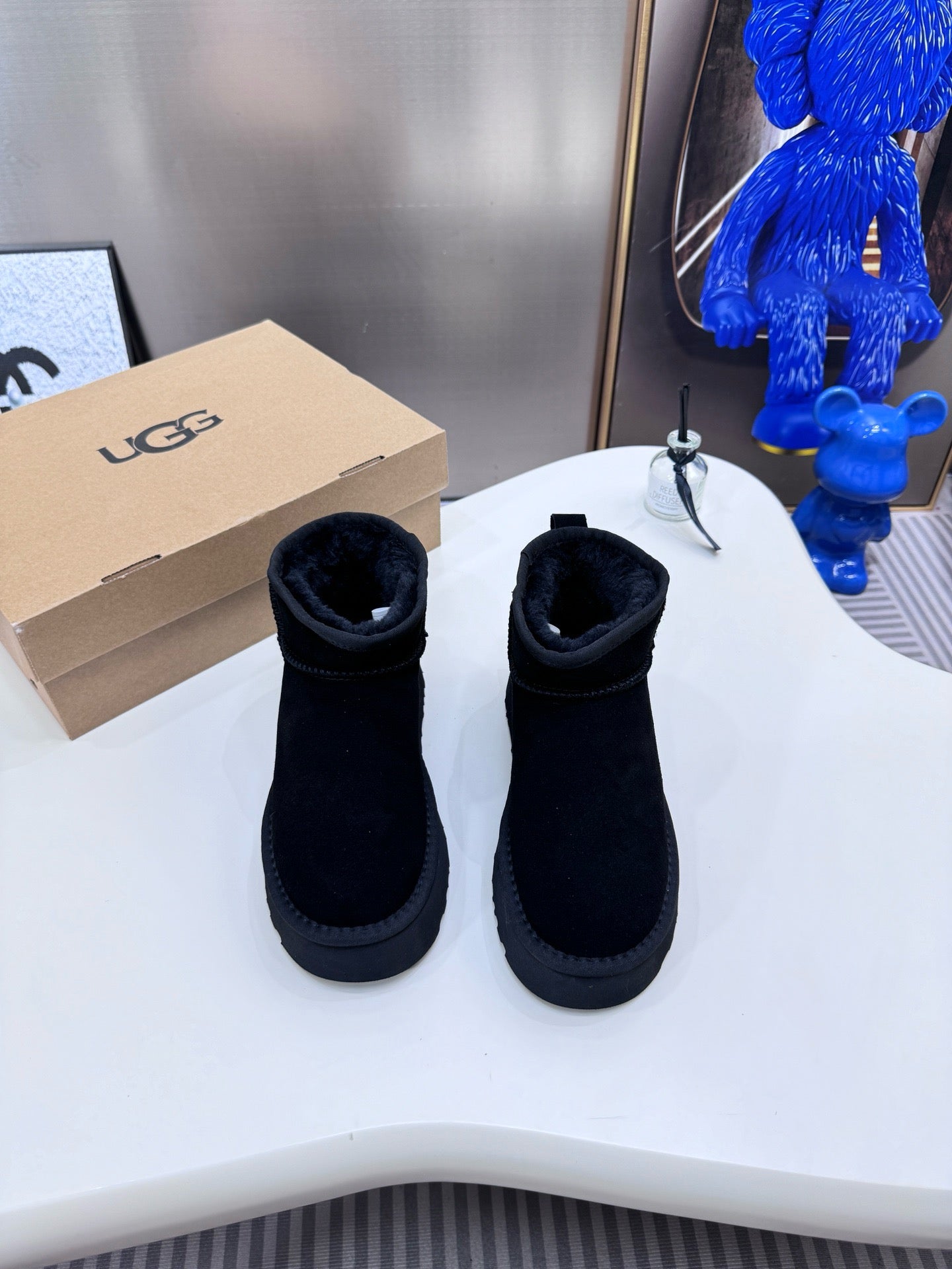 UGG