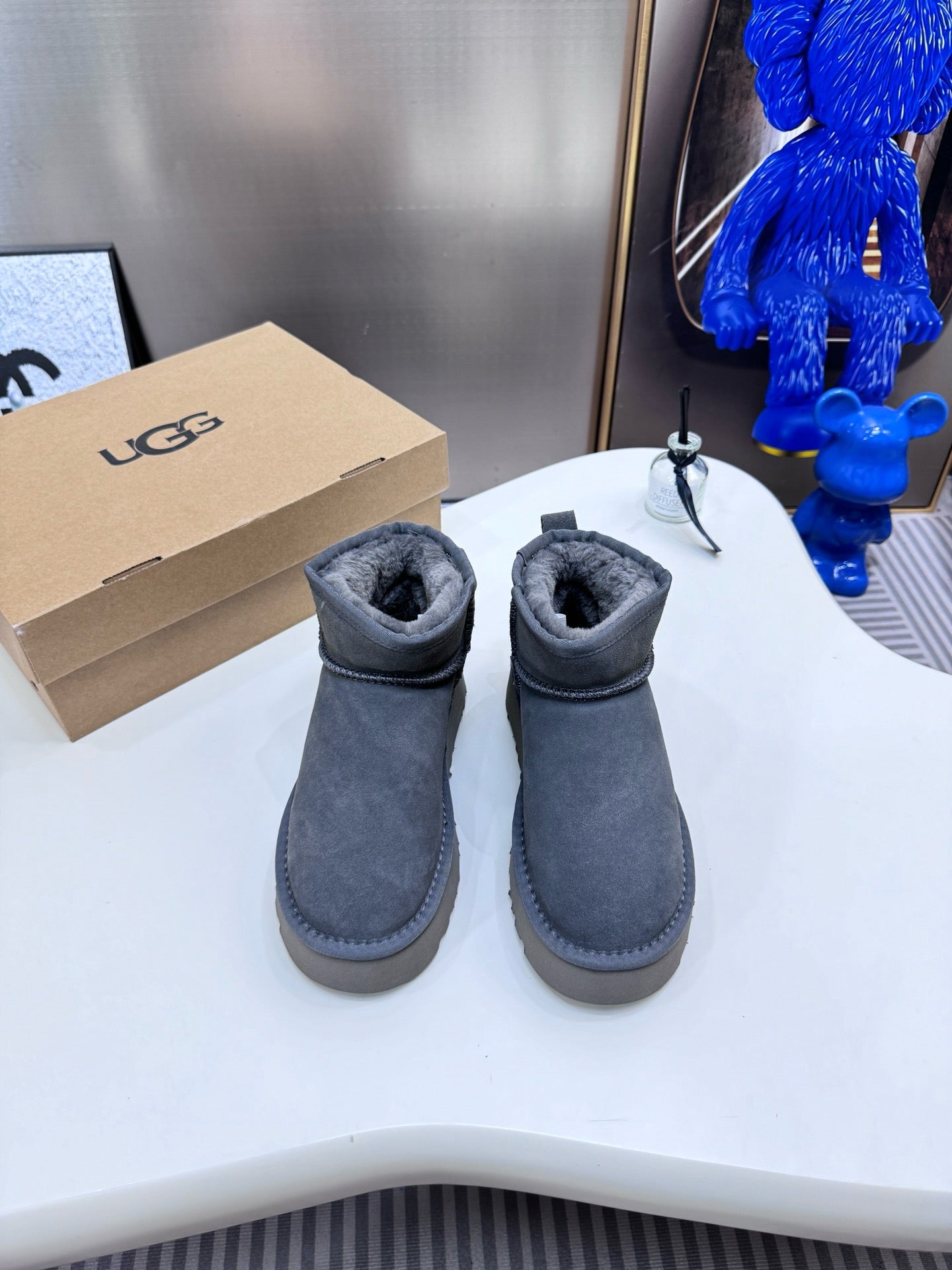 UGG