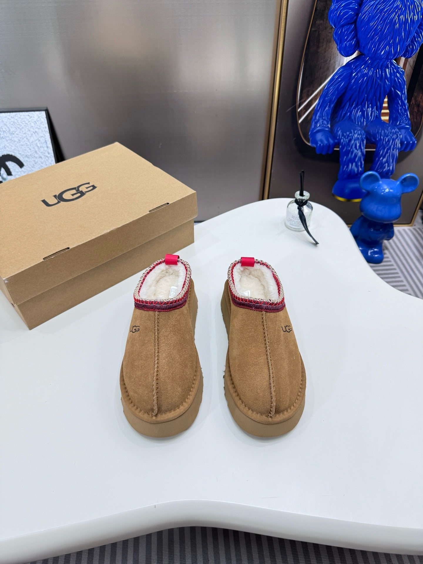UGG