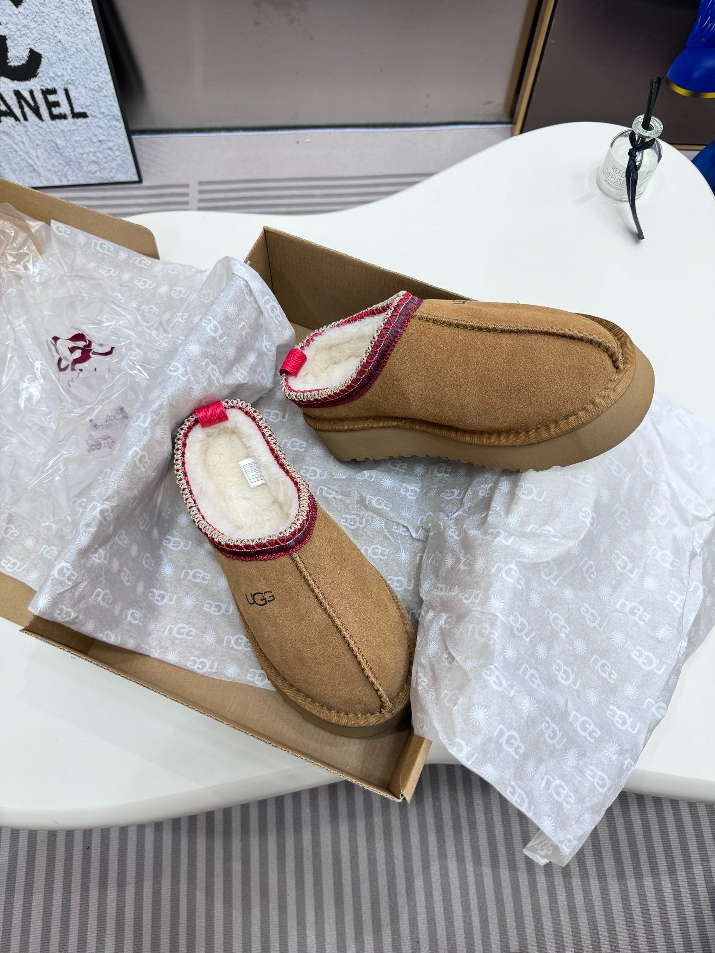 UGG