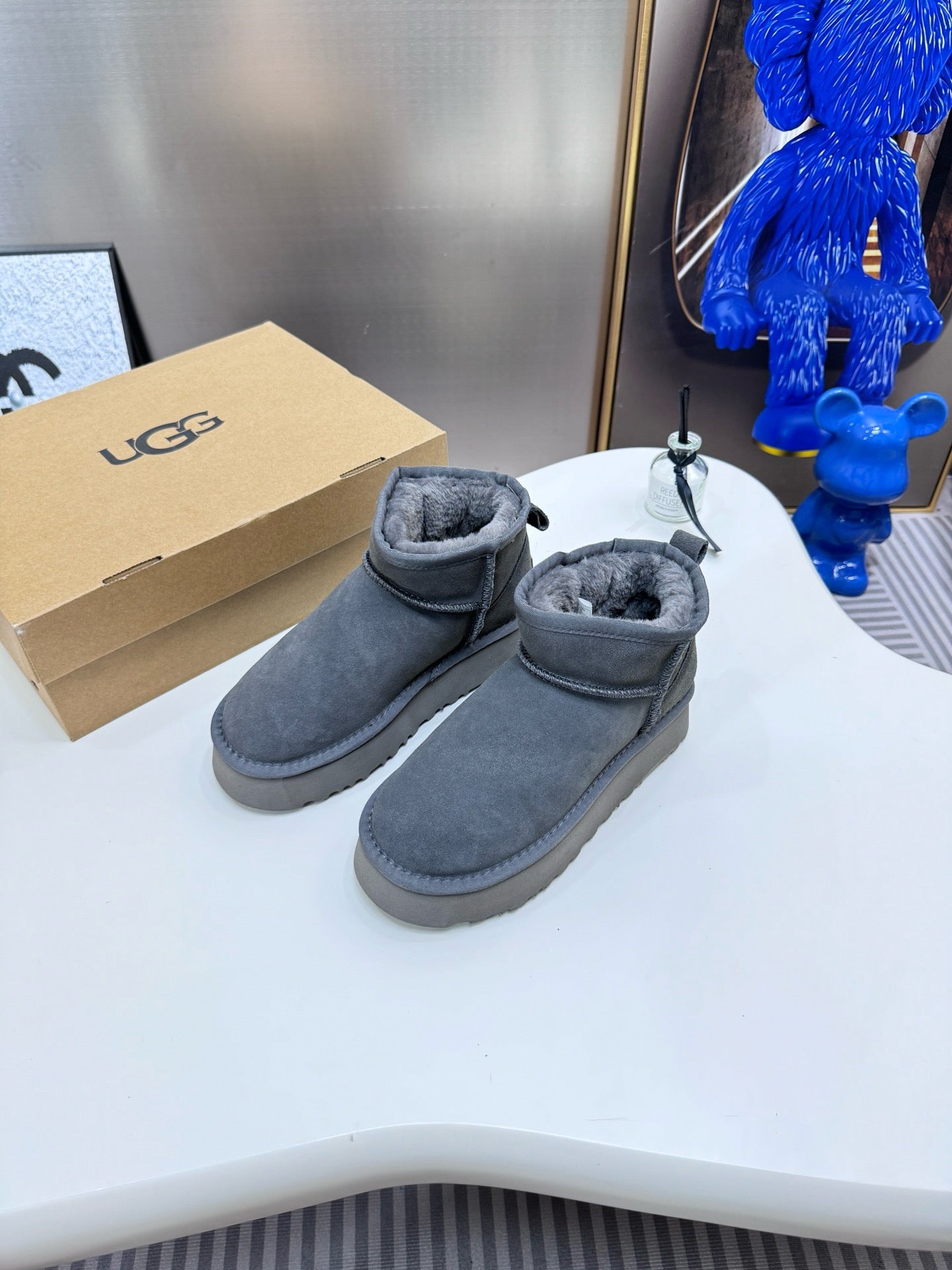UGG