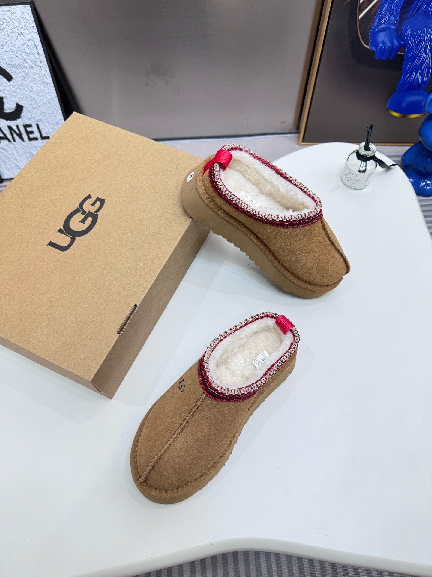 UGG
