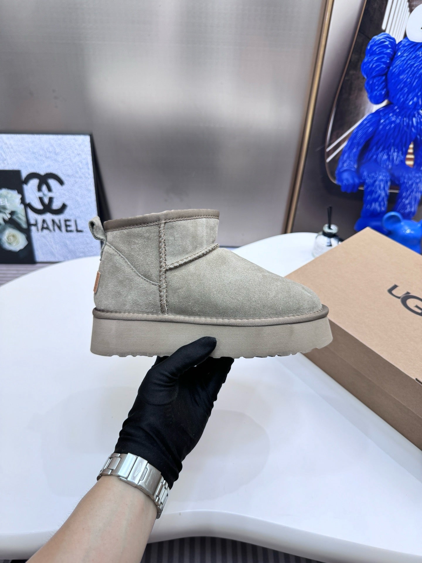 UGG
