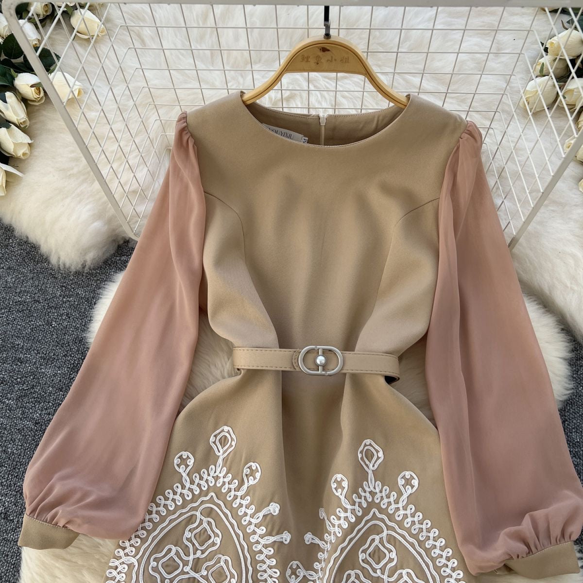 Small luxury long-sleeved chiffon-belt dress