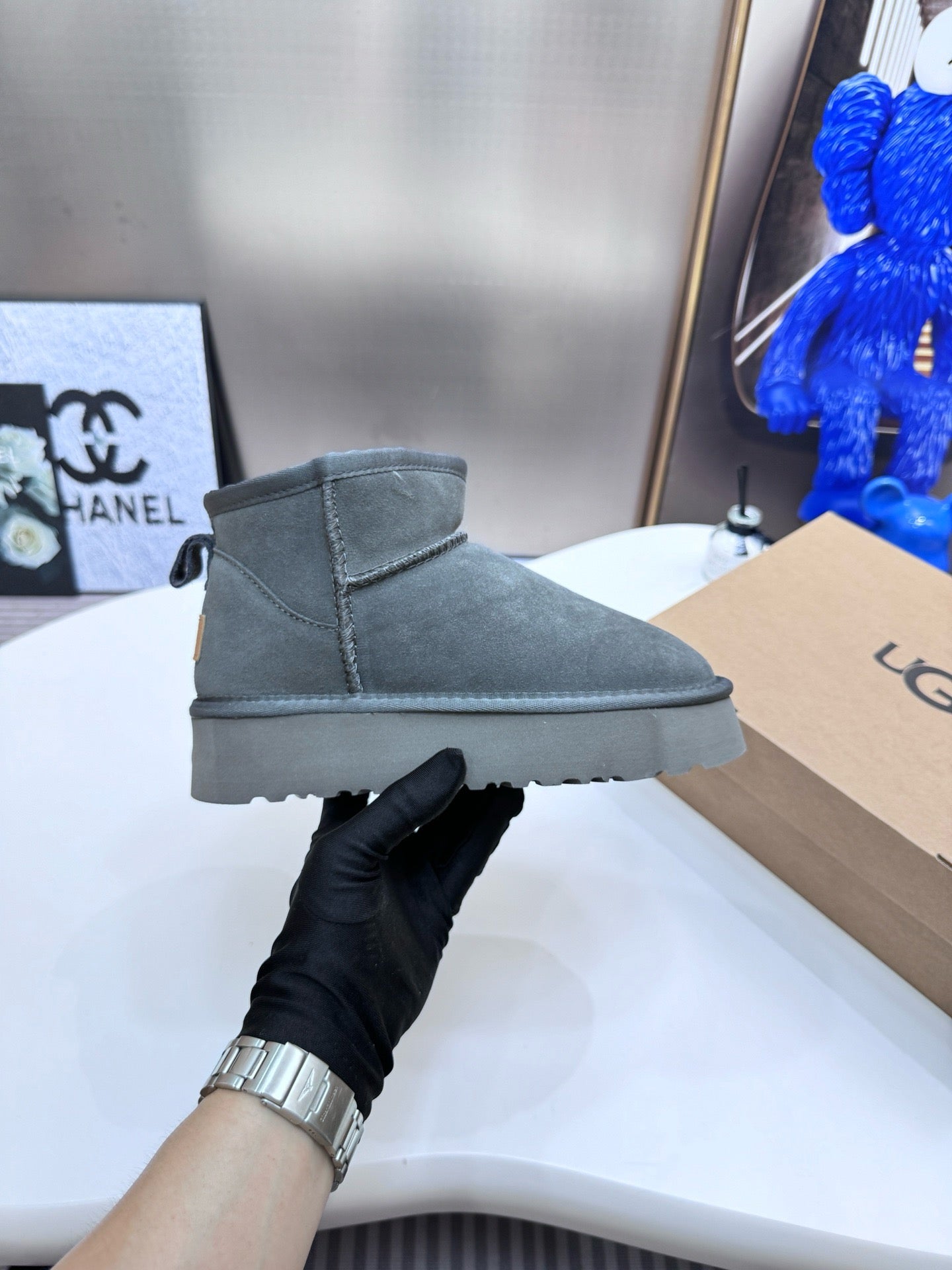 UGG