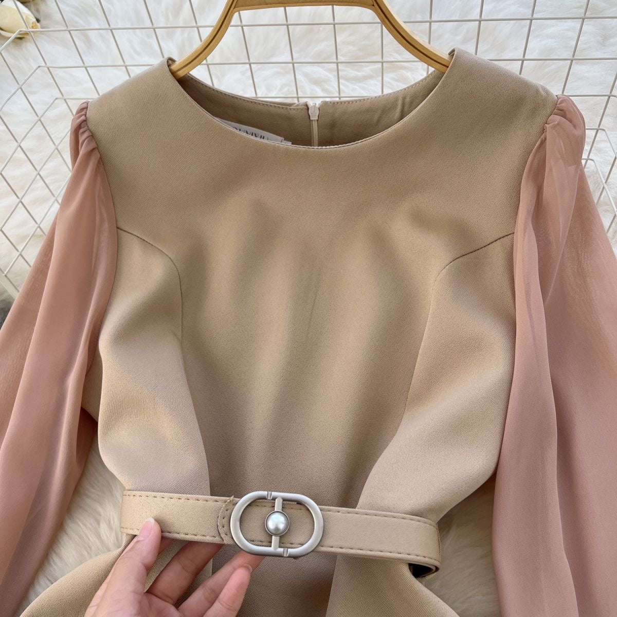 Small luxury long-sleeved chiffon-belt dress