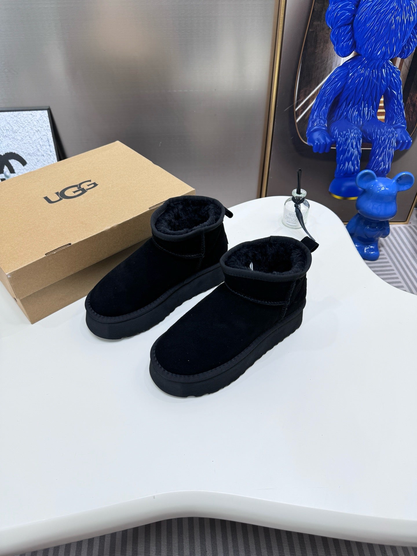 UGG