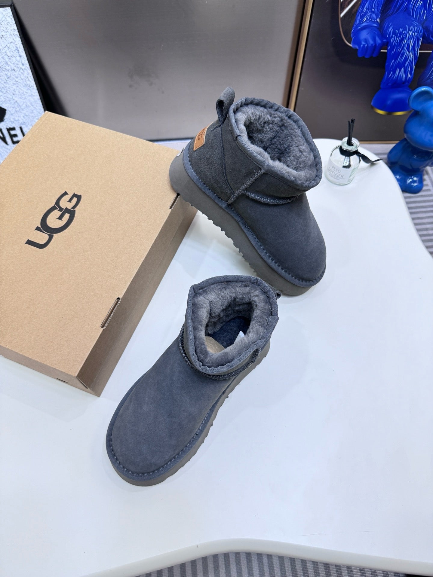 UGG