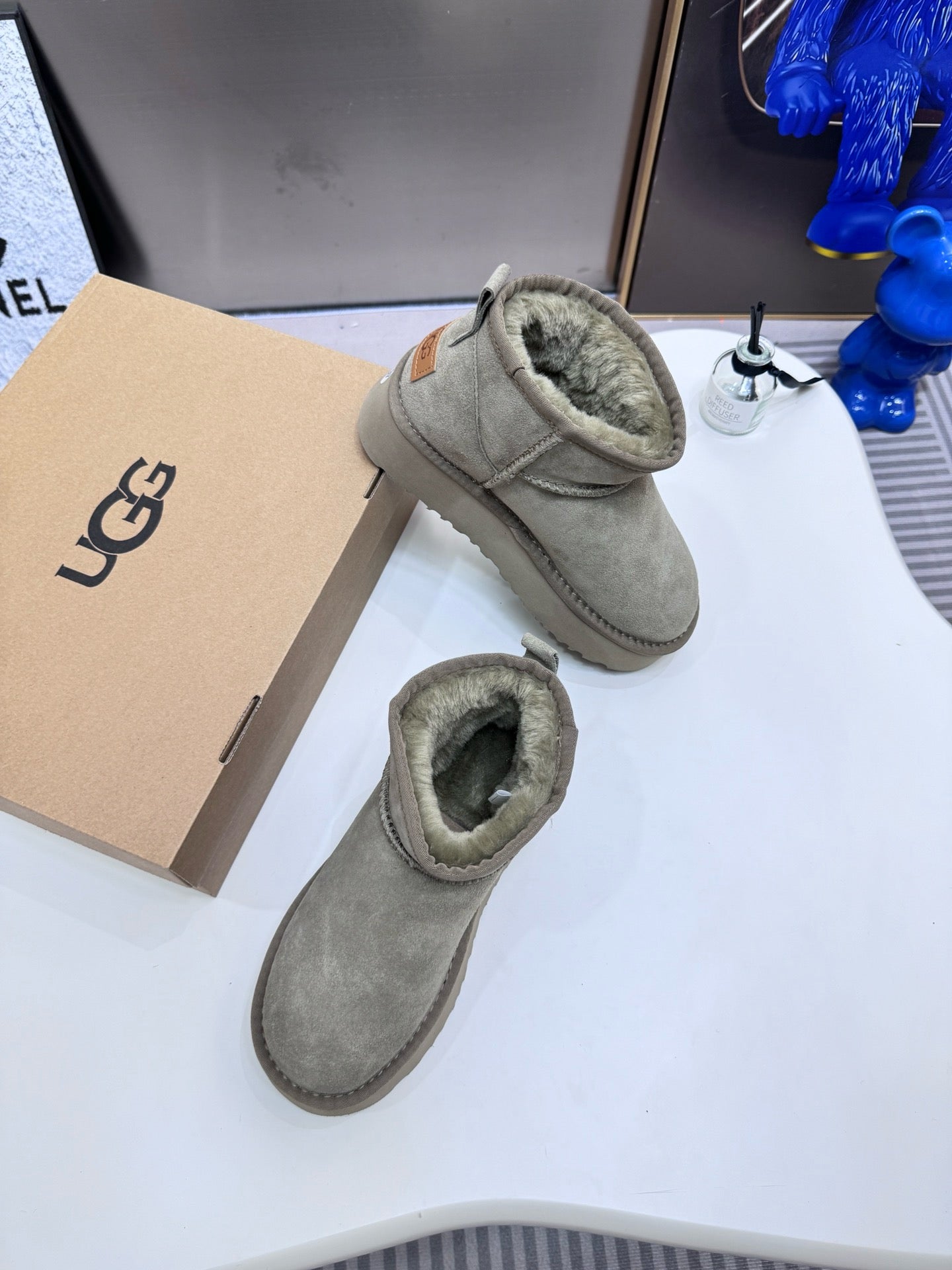 UGG