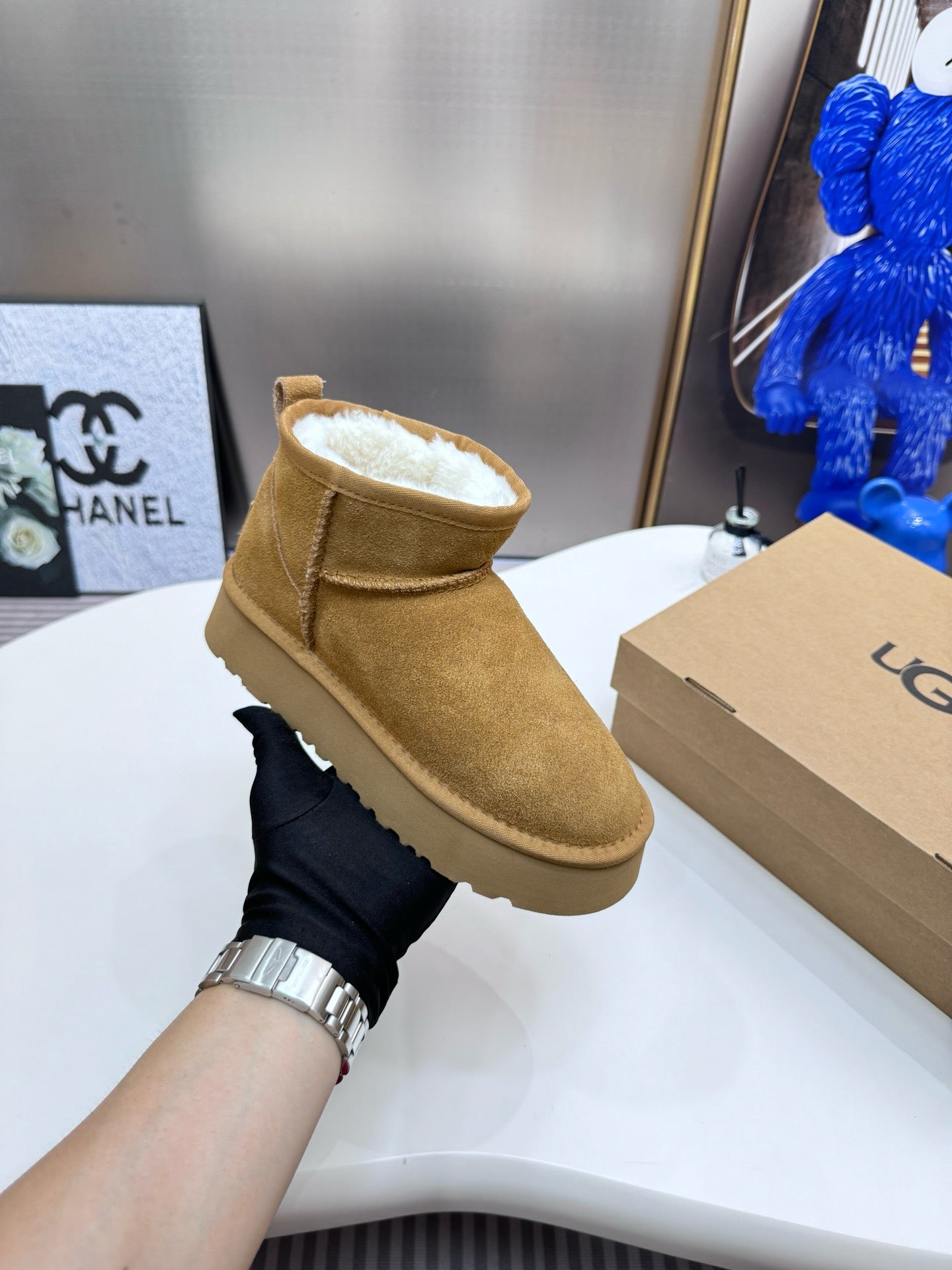 UGG