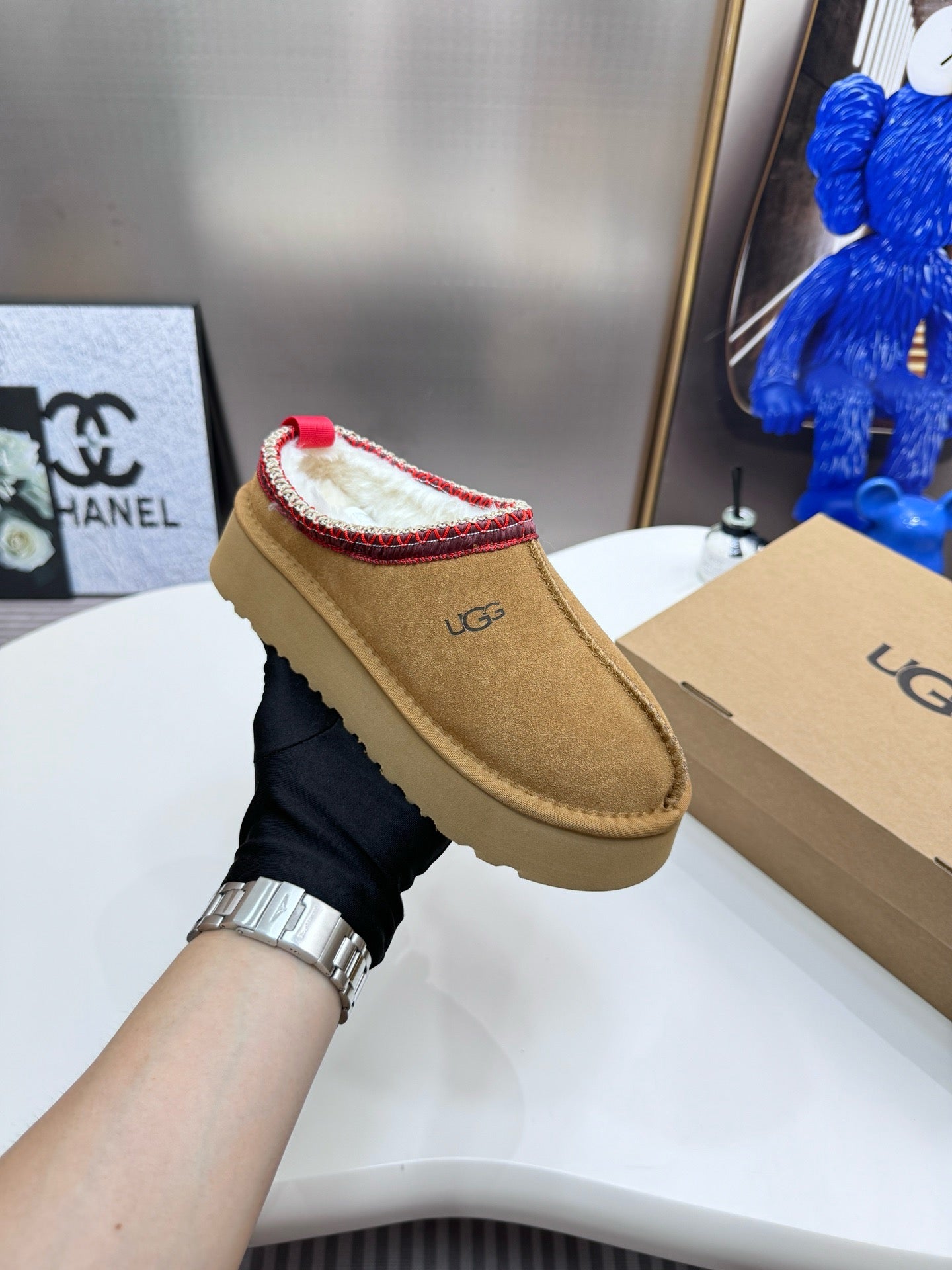 UGG