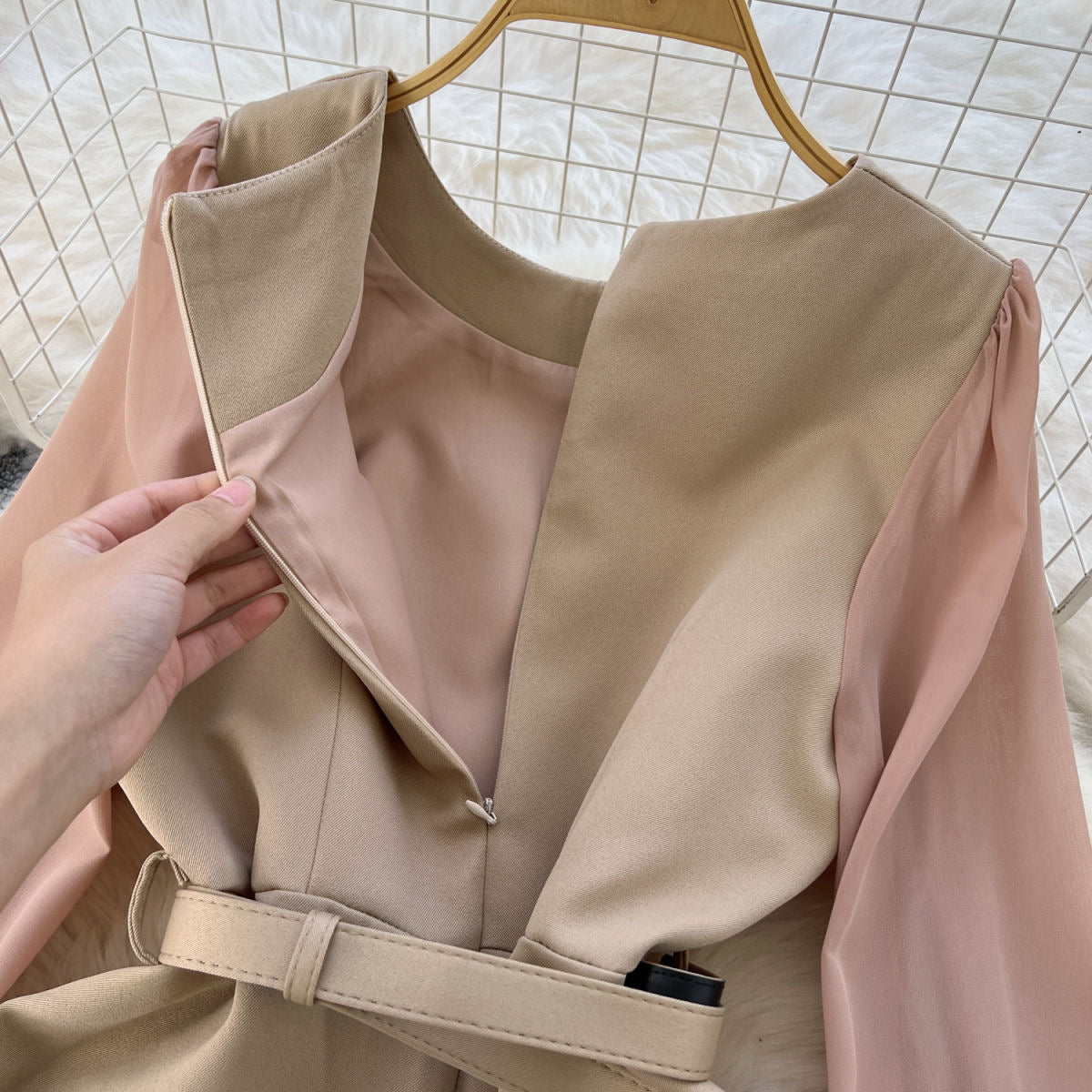Small luxury long-sleeved chiffon-belt dress